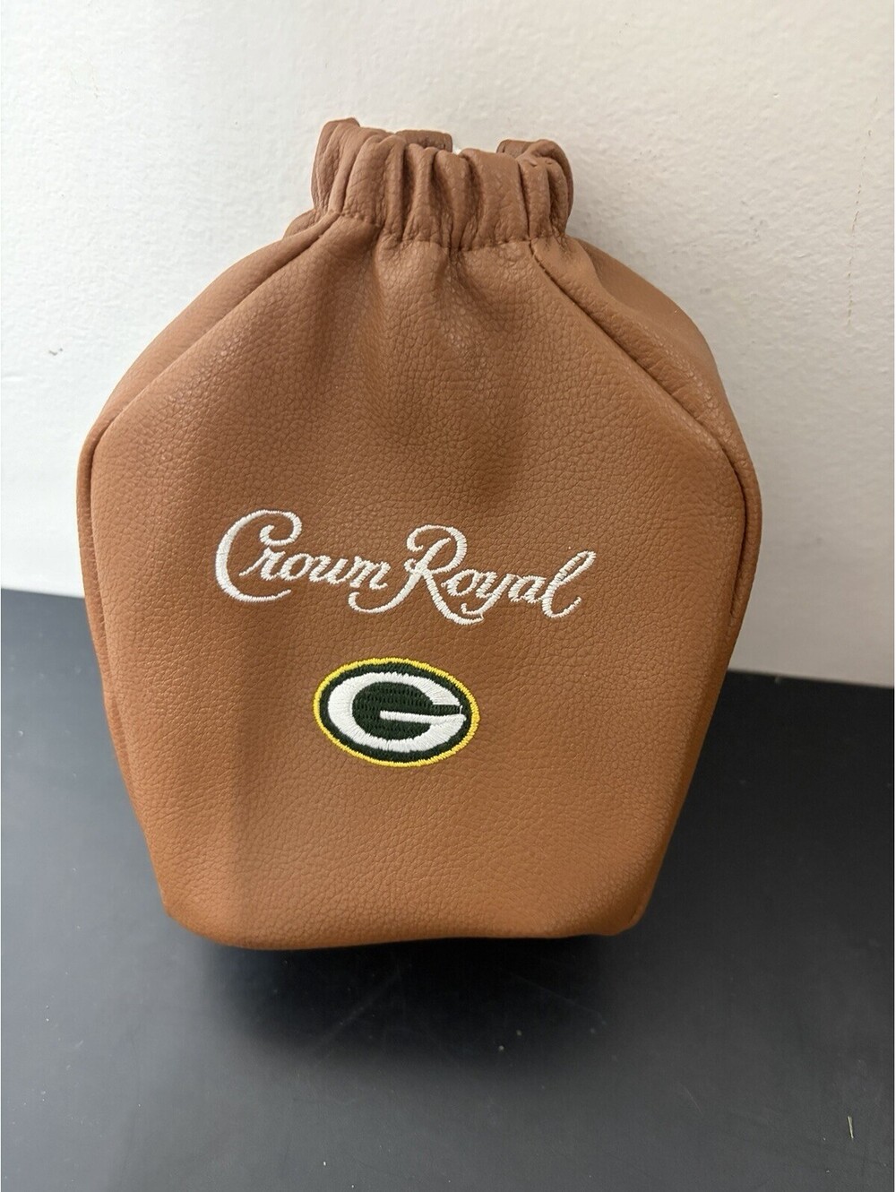 CROWN ROYAL WHISKEY - PACKERS FOOTBALL BOTTLE ZIPPER COVER BAG (NEW)